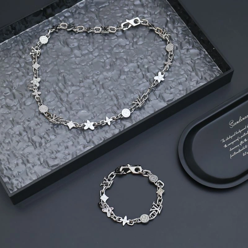 MultiPurpose Louis Vuitton Bracelets 256846