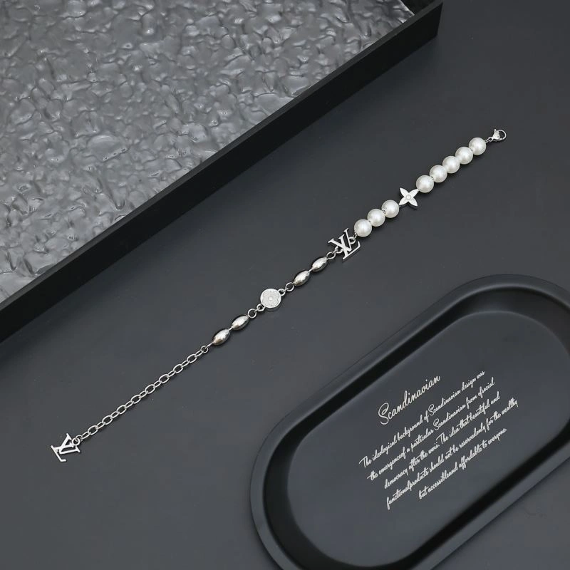 Louis Vuitton Bracelets Neat 256847