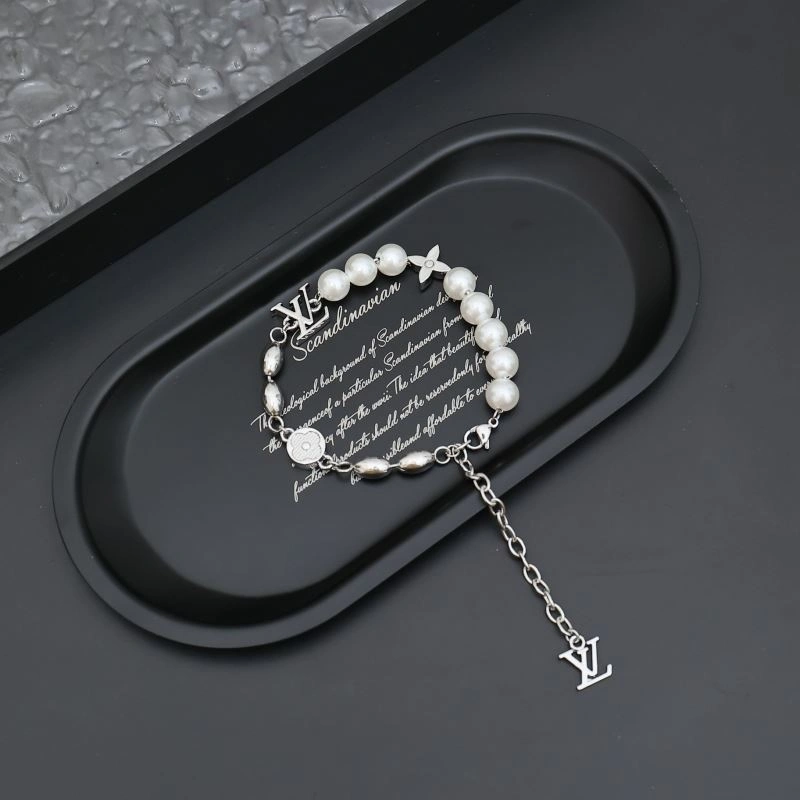Louis Vuitton Bracelets Neat 256847