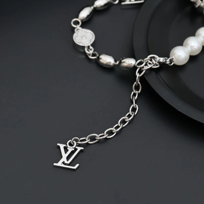 Louis Vuitton Bracelets Neat 256847