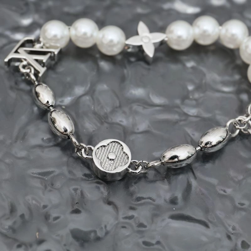 Louis Vuitton Bracelets Neat 256847