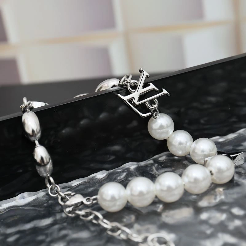 Louis Vuitton Bracelets Neat 256847