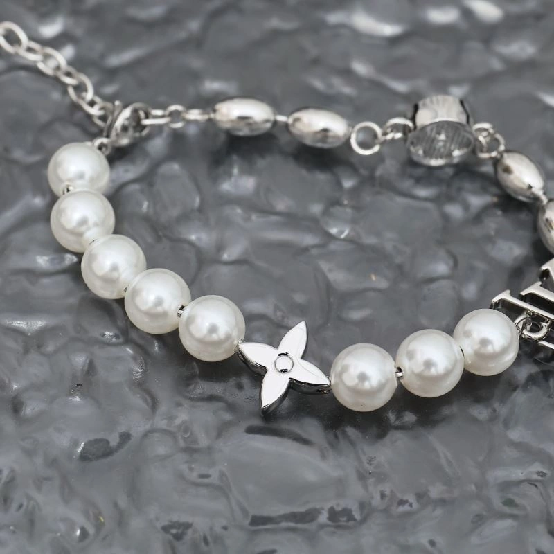 Louis Vuitton Bracelets Neat 256847
