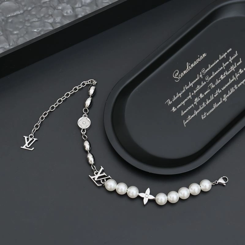 Louis Vuitton Bracelets Neat 256847