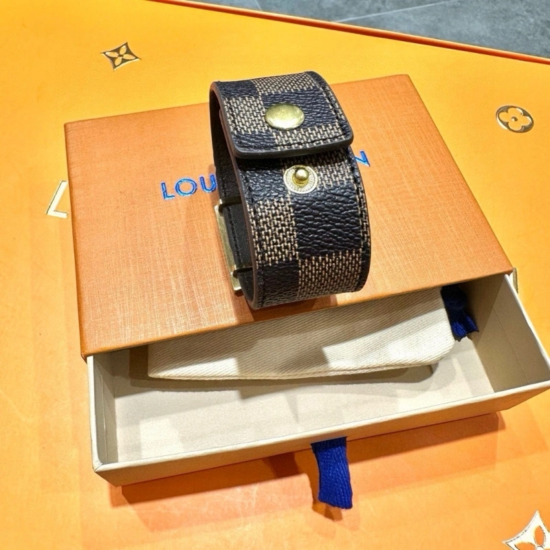 Louis Vuitton Bracelets Lightweight 256810