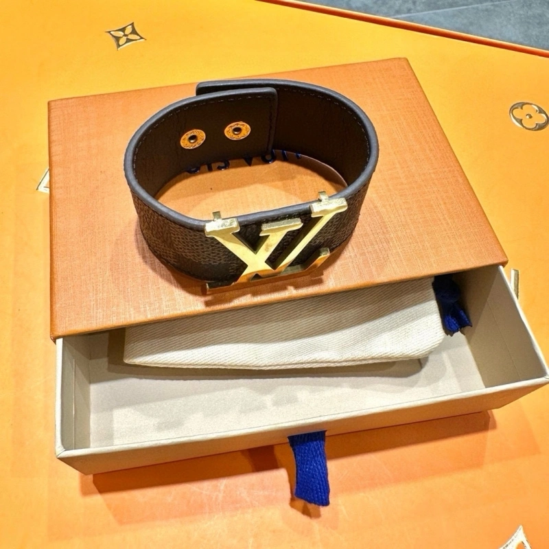 Louis Vuitton Bracelets Lightweight 256810