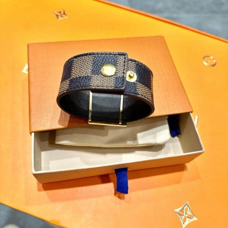Louis Vuitton Bracelets Lightweight 256810