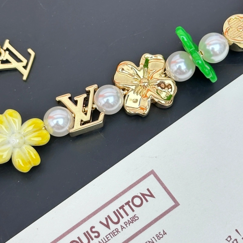 Louis Vuitton Bracelets Supportive 256802