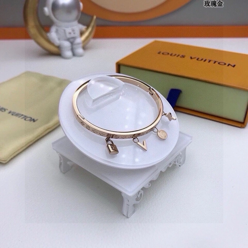WeatherProof Louis Vuitton Bracelets 256805
