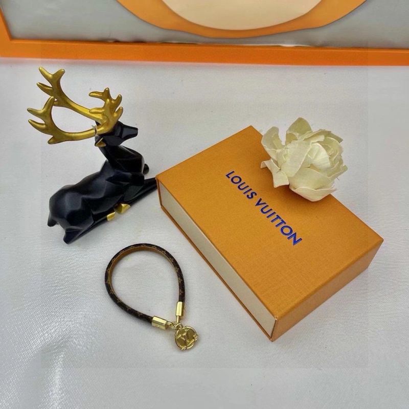 Minimalist Louis Vuitton Bracelets 256785
