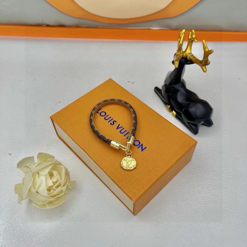 Minimalist Louis Vuitton Bracelets 256785