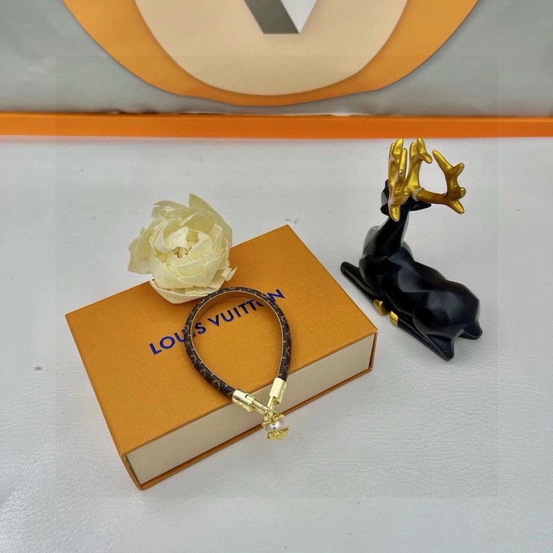 Breathable Louis Vuitton Bracelets 256803
