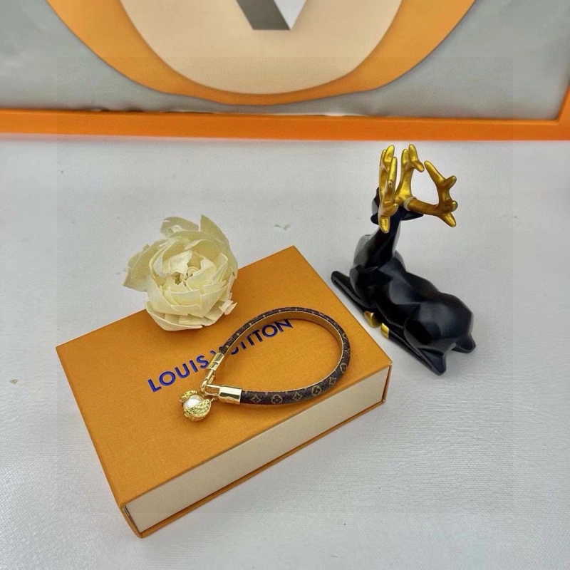 Breathable Louis Vuitton Bracelets 256803