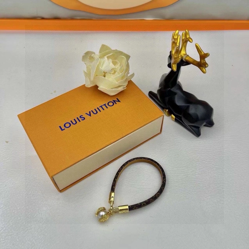 Breathable Louis Vuitton Bracelets 256803