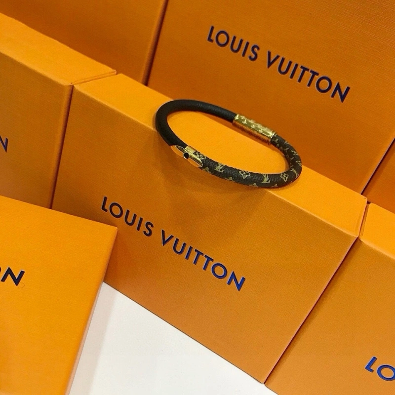Tailored Louis Vuitton Bracelets 256768