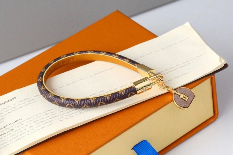 Trendsetting Louis Vuitton Bracelets 256755
