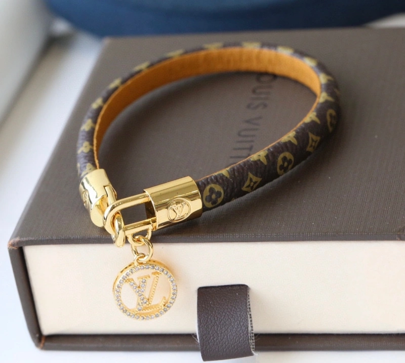 UrbanChic Louis Vuitton Bracelets 256760