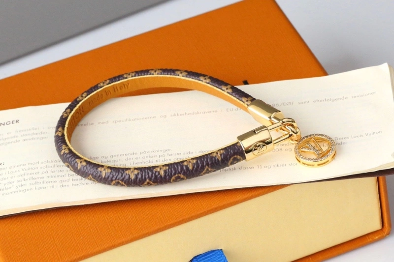 UrbanChic Louis Vuitton Bracelets 256760