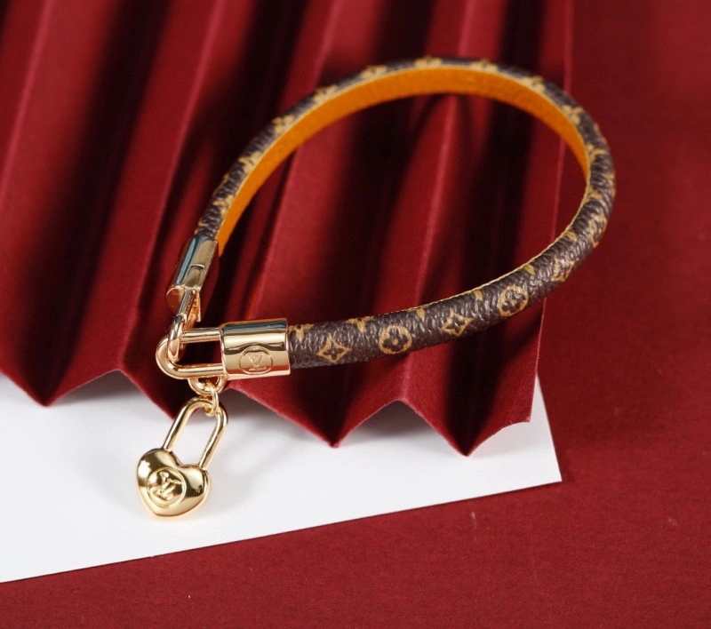Louis Vuitton Bracelets EyeCatching 256740