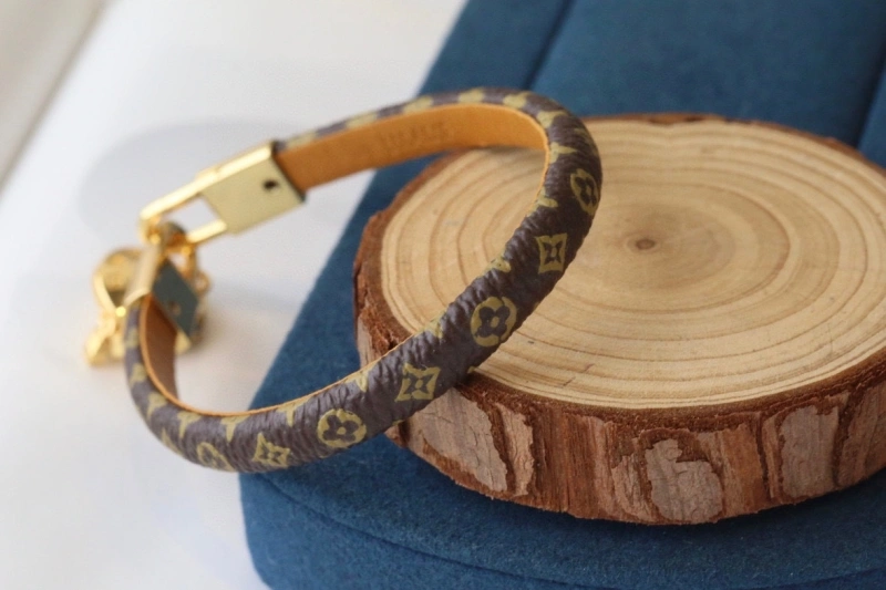 Louis Vuitton Bracelets Unique 256742