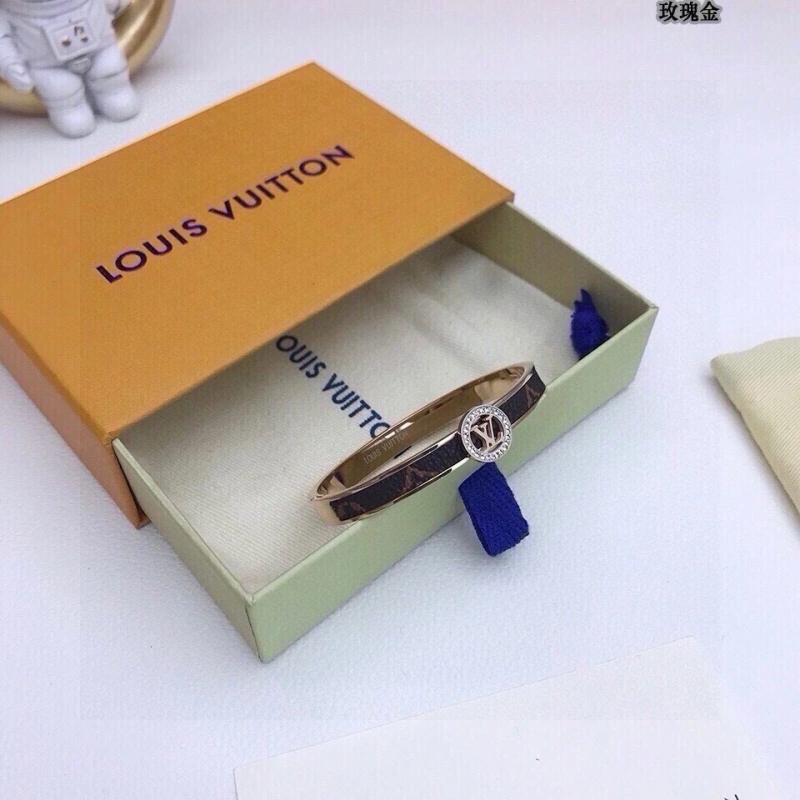 Louis Vuitton Bracelets Practical 256757