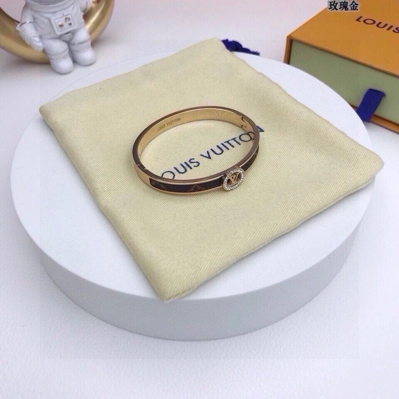 Louis Vuitton Bracelets Practical 256757