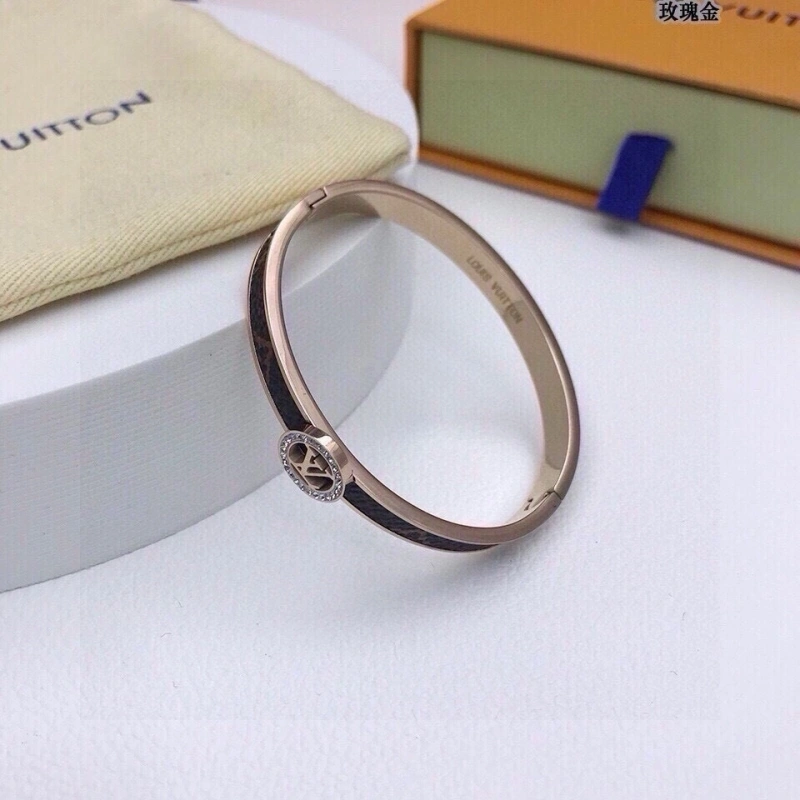 Louis Vuitton Bracelets Practical 256757