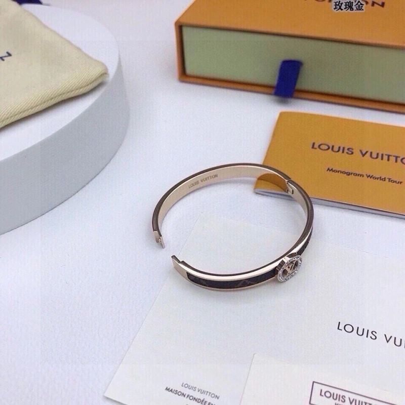 Louis Vuitton Bracelets Practical 256757