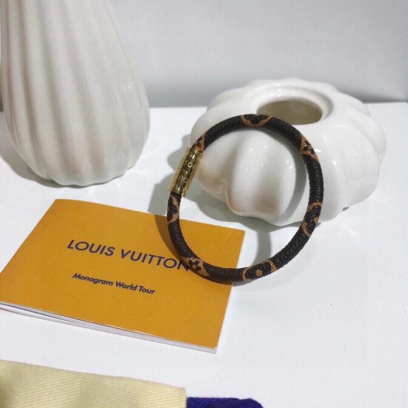Louis Vuitton Bracelets Neat 256750