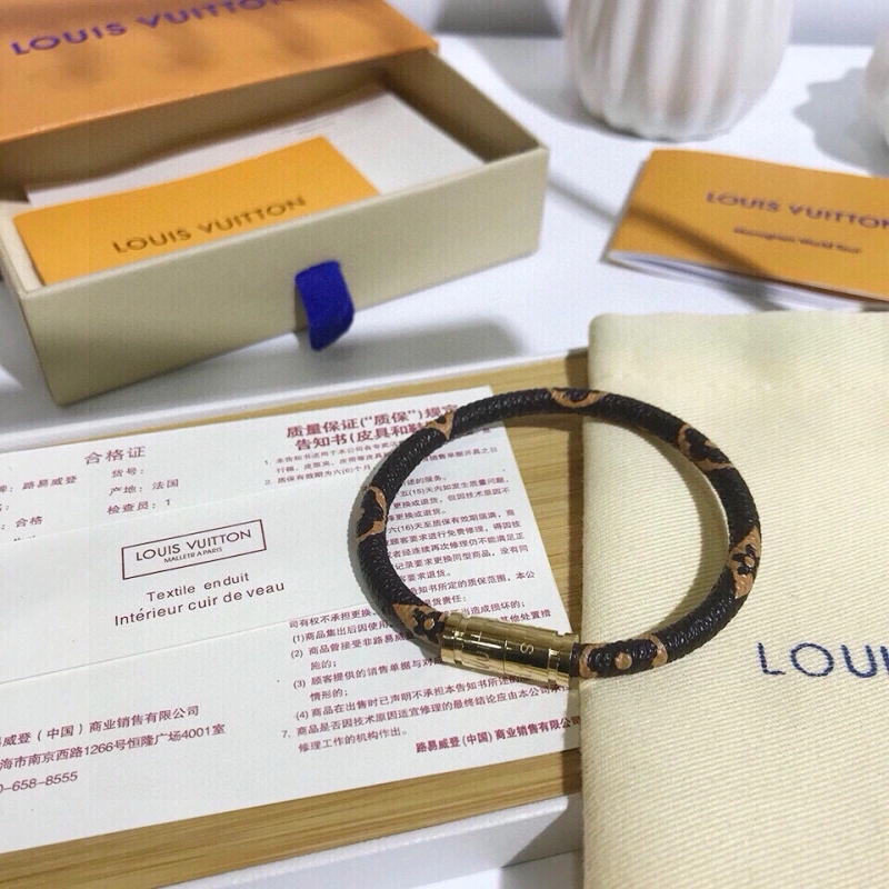 Louis Vuitton Bracelets Neat 256750