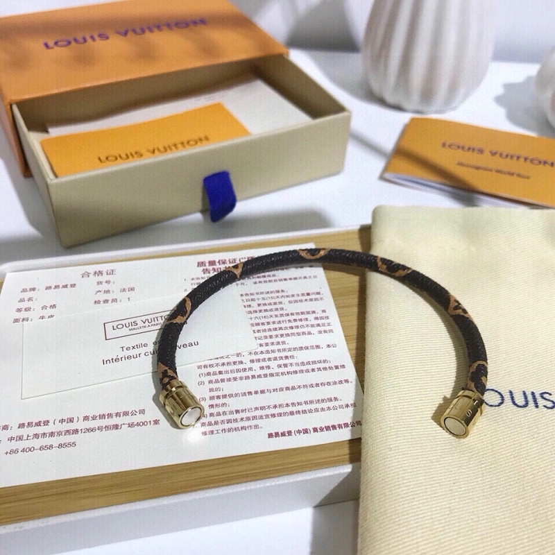 Louis Vuitton Bracelets Neat 256750