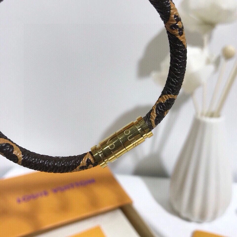 Louis Vuitton Bracelets Neat 256750