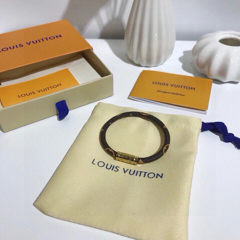 Louis Vuitton Bracelets Neat 256750