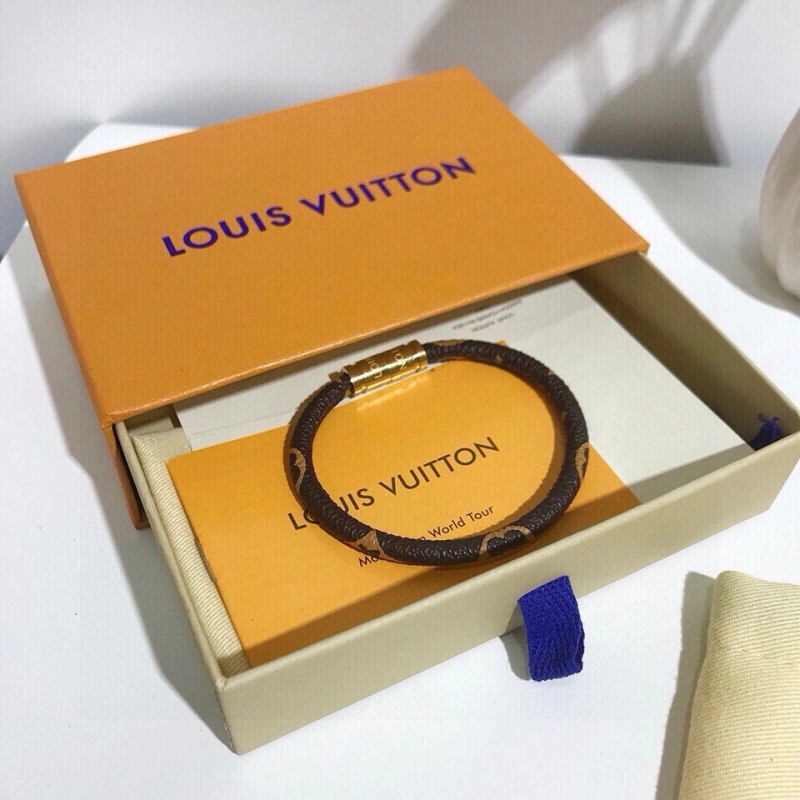 Louis Vuitton Bracelets Neat 256750
