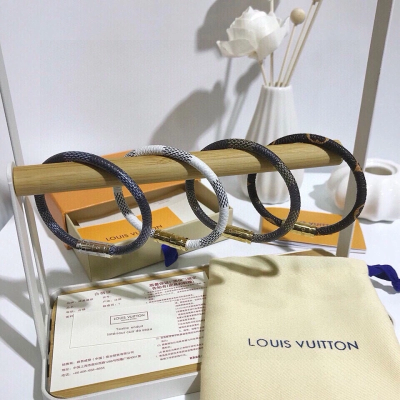 Comfortable Louis Vuitton Bracelets 256749