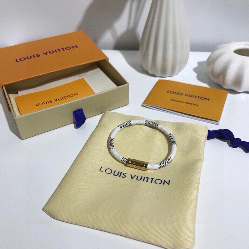 Comfortable Louis Vuitton Bracelets 256749