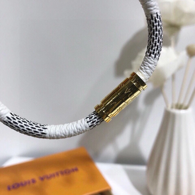 Comfortable Louis Vuitton Bracelets 256749