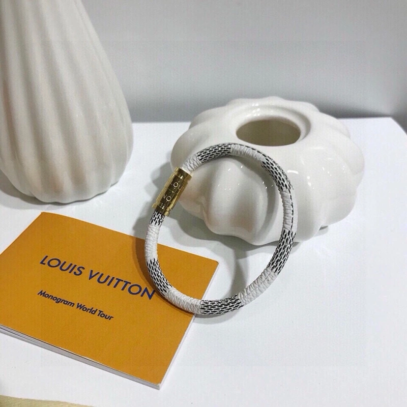 Comfortable Louis Vuitton Bracelets 256749