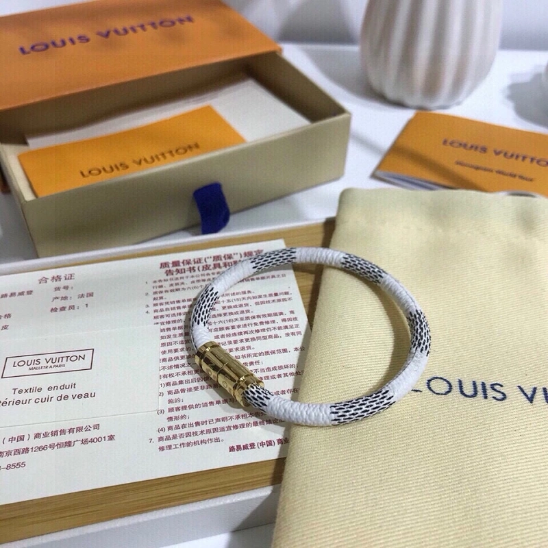 Comfortable Louis Vuitton Bracelets 256749