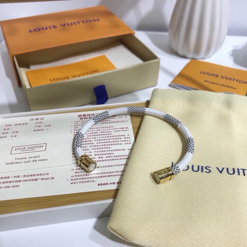 Comfortable Louis Vuitton Bracelets 256749