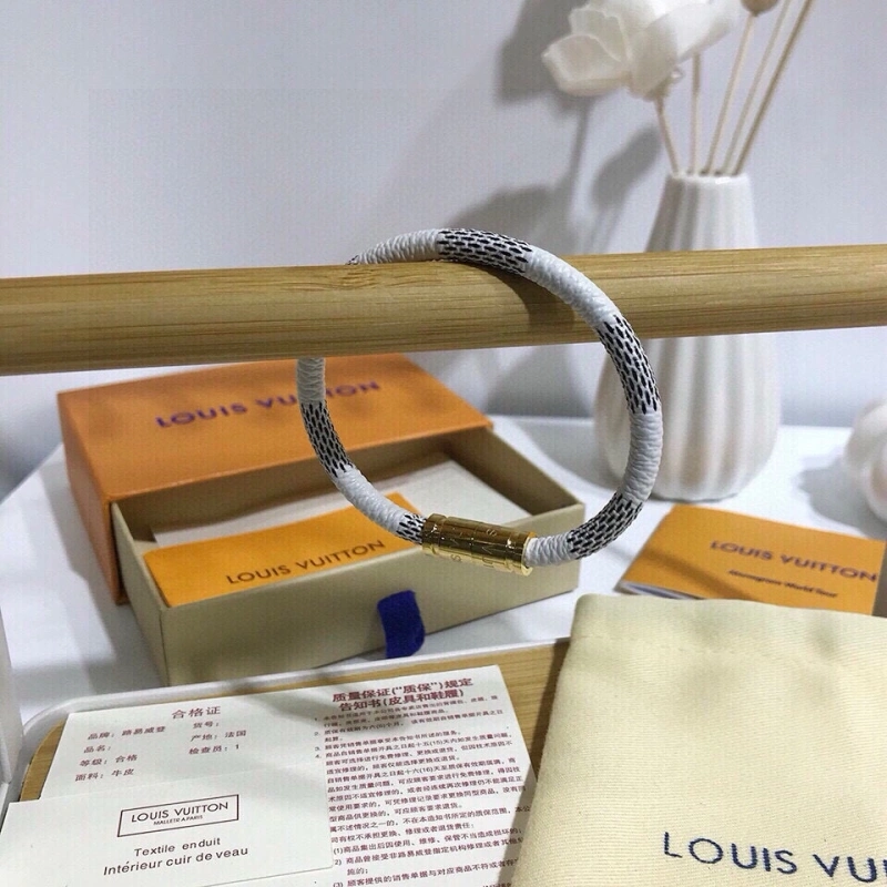 Comfortable Louis Vuitton Bracelets 256749