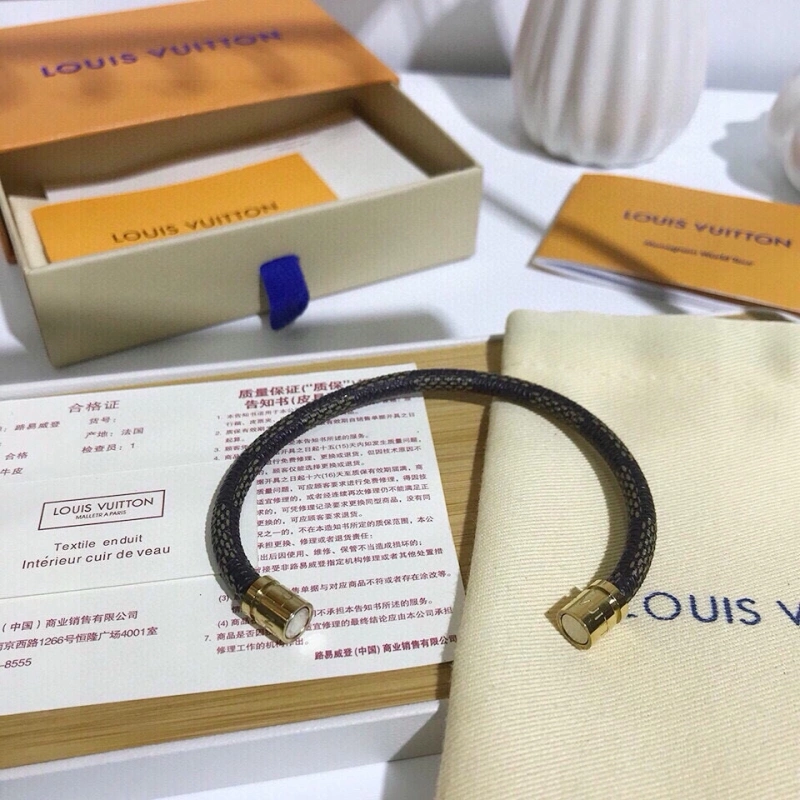 Unisex Louis Vuitton Bracelets 256752
