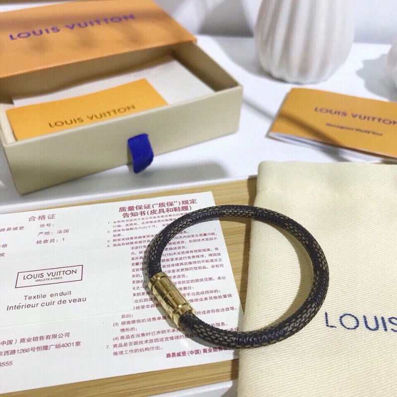 Unisex Louis Vuitton Bracelets 256752