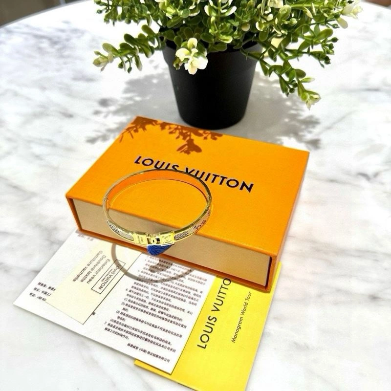 Louis Vuitton Bracelets WrinkleFree 256696