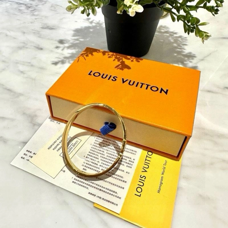 Louis Vuitton Bracelets WrinkleFree 256696