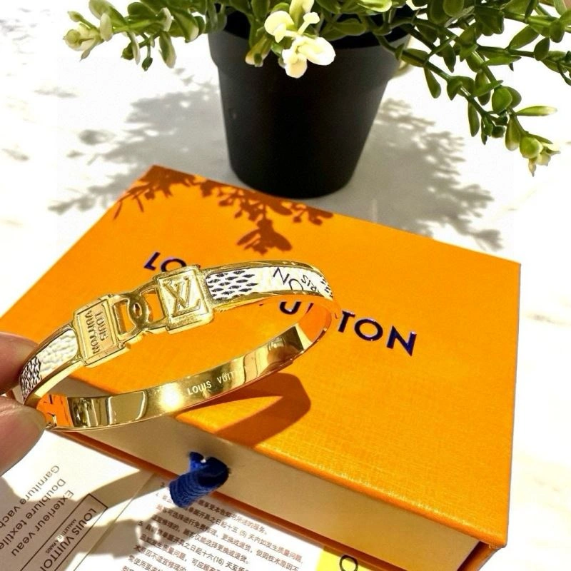 Louis Vuitton Bracelets WrinkleFree 256696