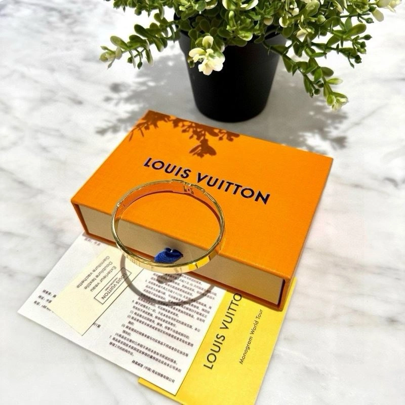 Louis Vuitton Bracelets WrinkleFree 256696