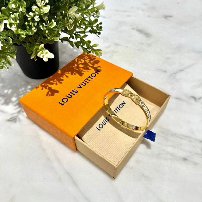 Louis Vuitton Bracelets WrinkleFree 256696