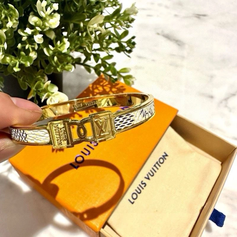 Louis Vuitton Bracelets WrinkleFree 256696