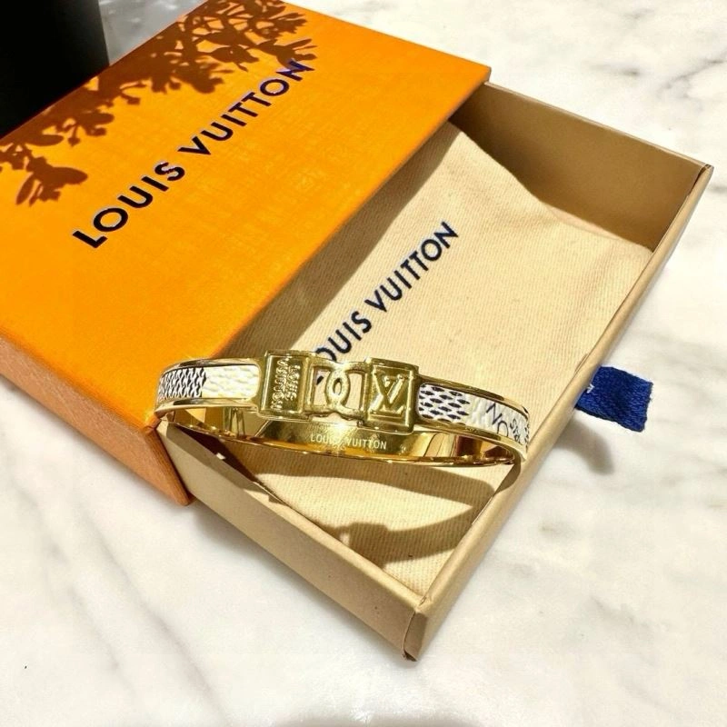 Louis Vuitton Bracelets WrinkleFree 256696